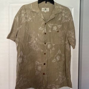 Like New Men’s Island Shores button down shirt.